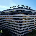 Готель Altis Grand