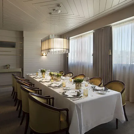 Altis Grand Готель