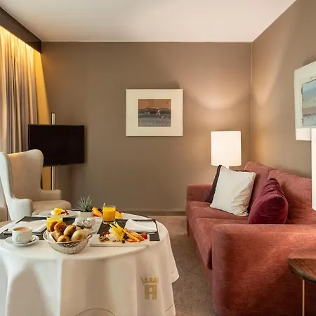 Готель Altis Grand 5*