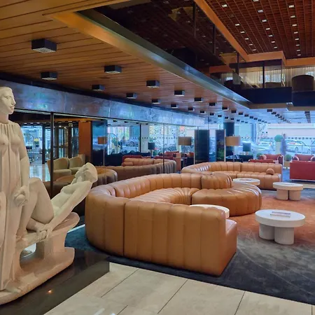 Готель Altis Grand